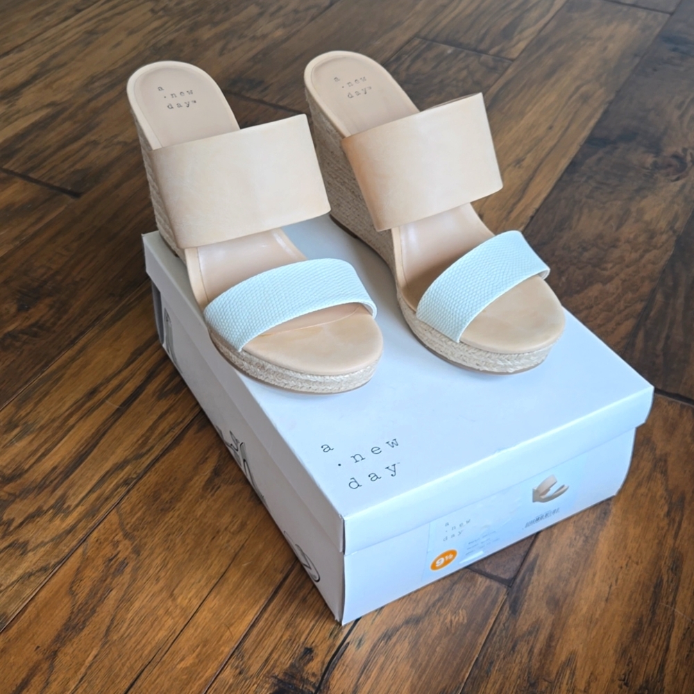 A New Day Wedge Sandals size 9.5 tan and white